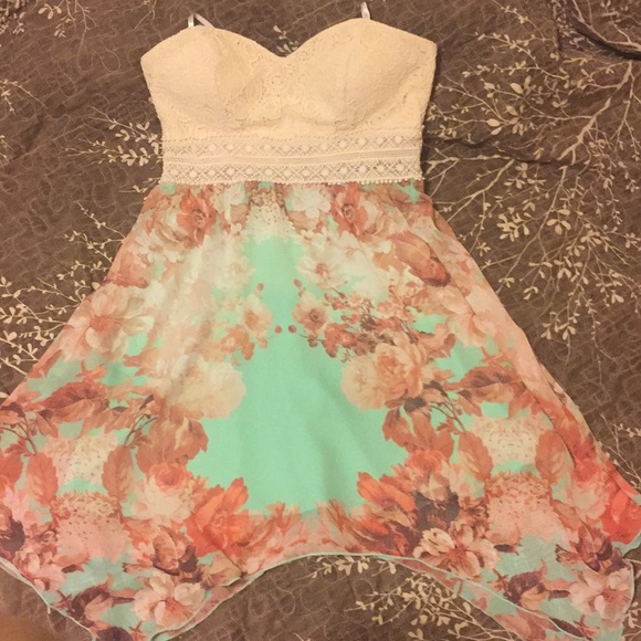 Floral dress - Picture 1 of 3